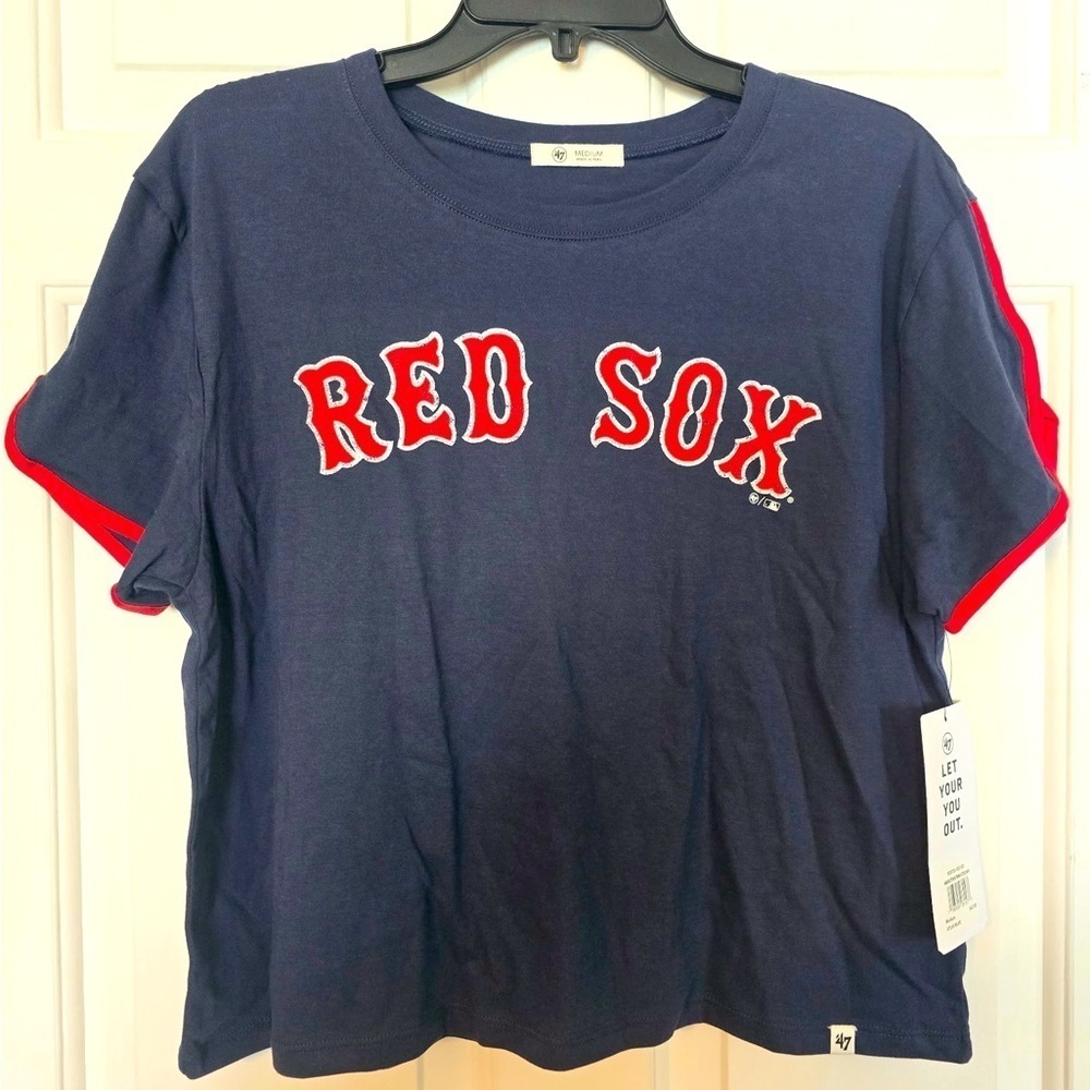 Boston Red Sox Woman’s Cropped Tee Red Lined Short Sleeves Size Medium NWT MLB